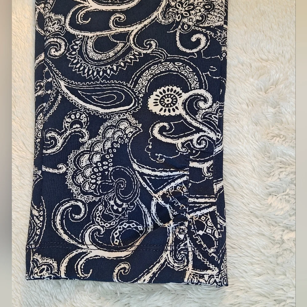 Chico’s Zenergy Size Large 12 Paisley Cropped Leggings Yoga Pants‎ Navy Blue - Picture 6 of 9